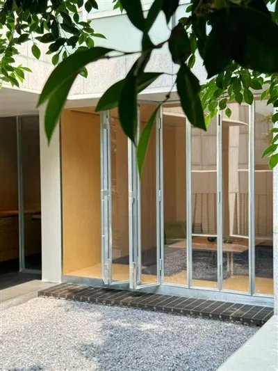 Двойни срутващи се стъклени врати